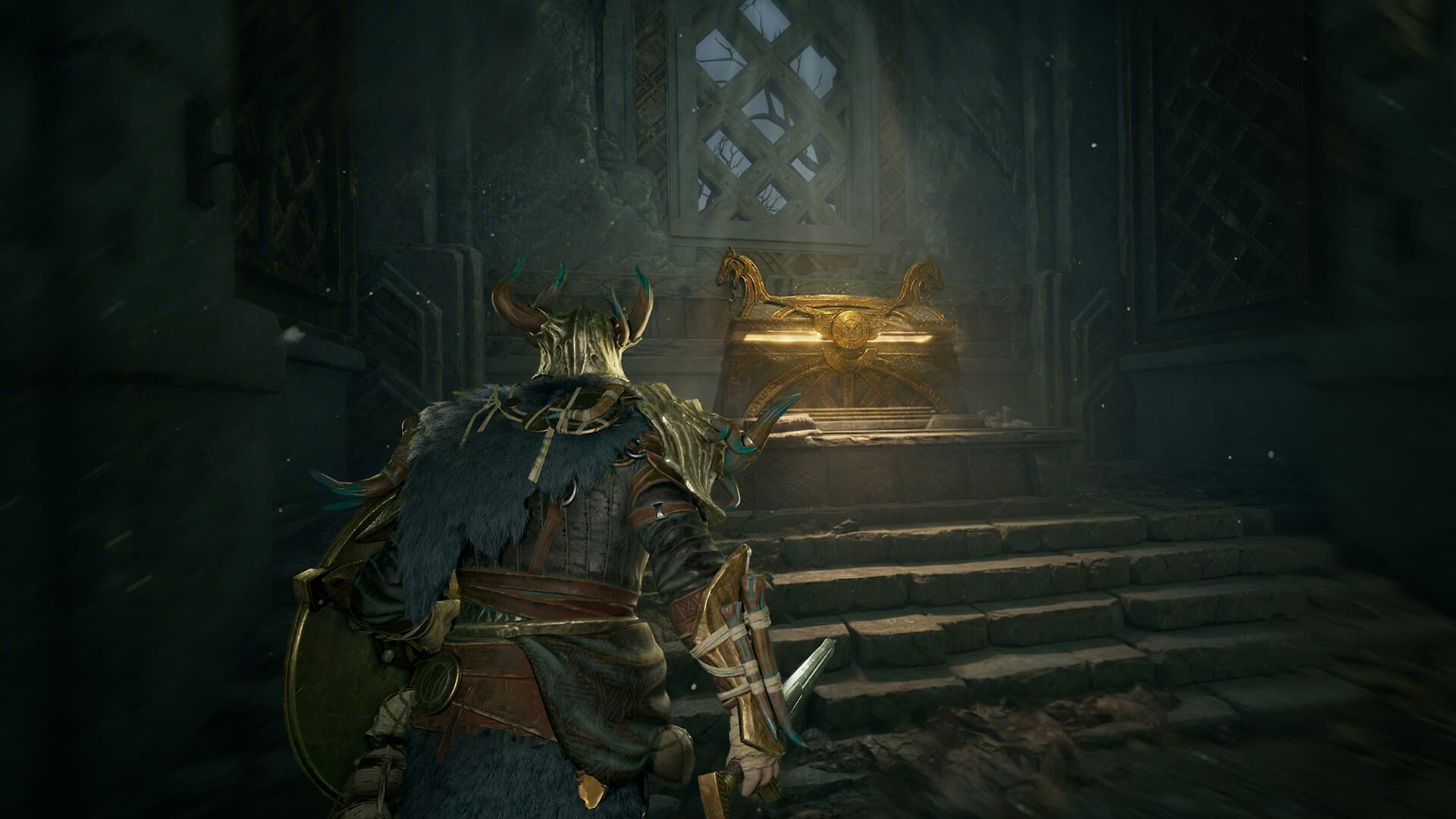 A Gyldhunter approaches a treasure chest